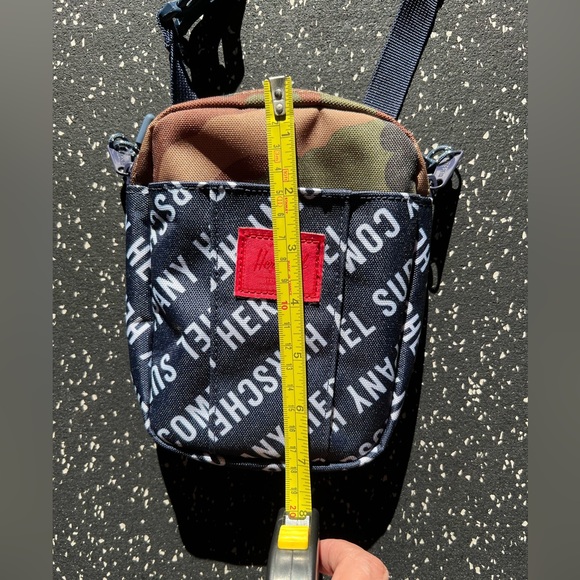 Hershel Supply Company Cruz Crossbody Shoulder Bag Camo and Navy - Picture 6 of 7